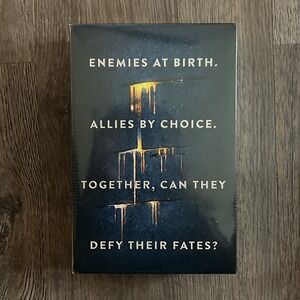 Carve the Mark 2-Book Paperback Box Set : Carve the Mark and the Fates Divide by